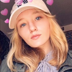 Meet your Posher, Kayla